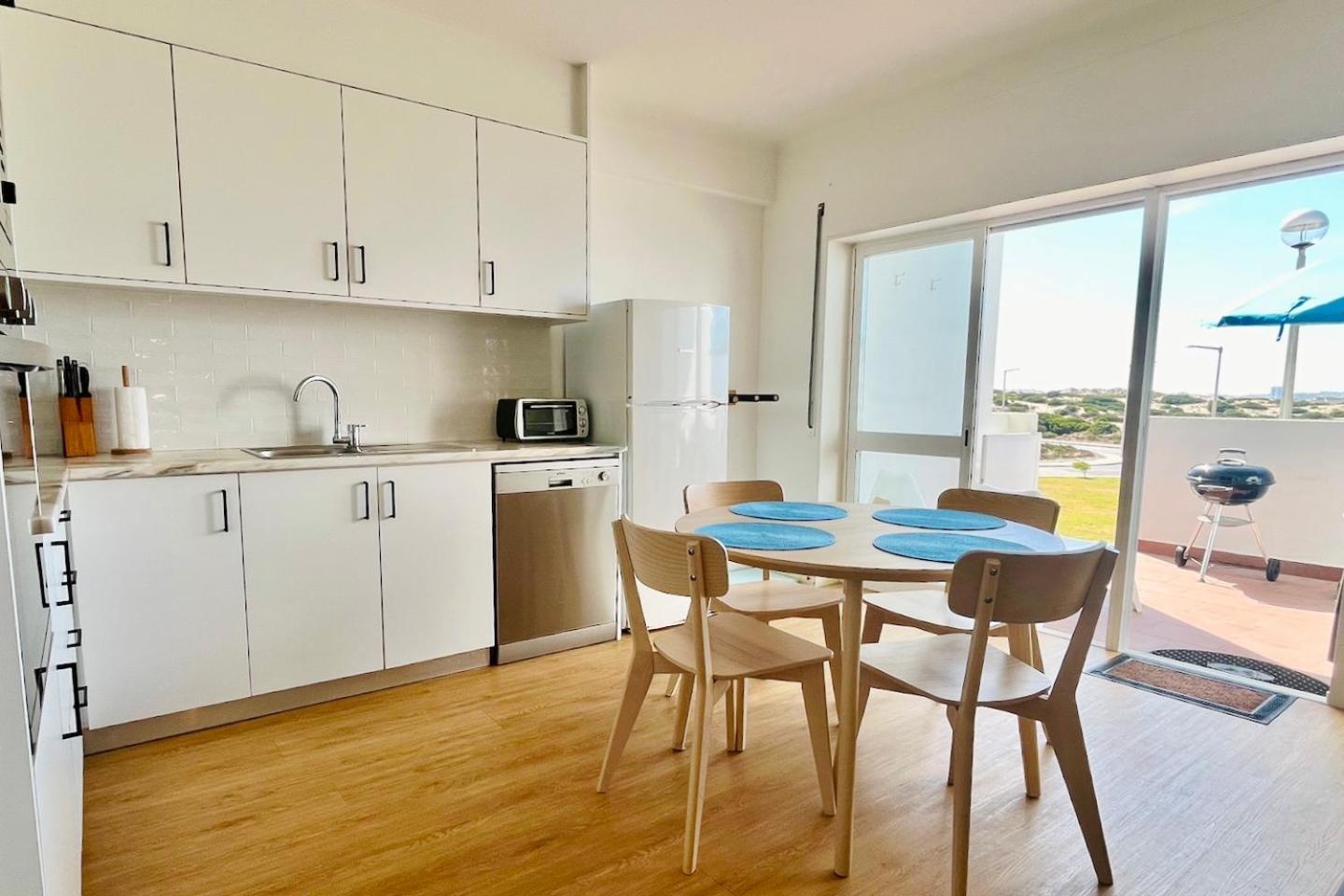 Apartamento Luciana - Beachside, Balcony, Sunset View フェレル エクステリア 写真